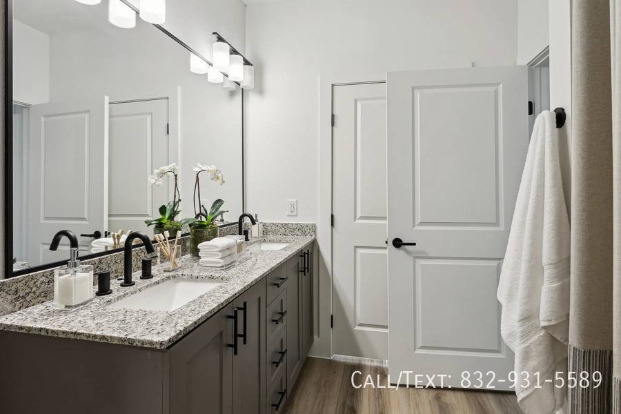 Apartment for rent at 1284 Pin Oak Rd #TYAA2, Katy, TX 77494