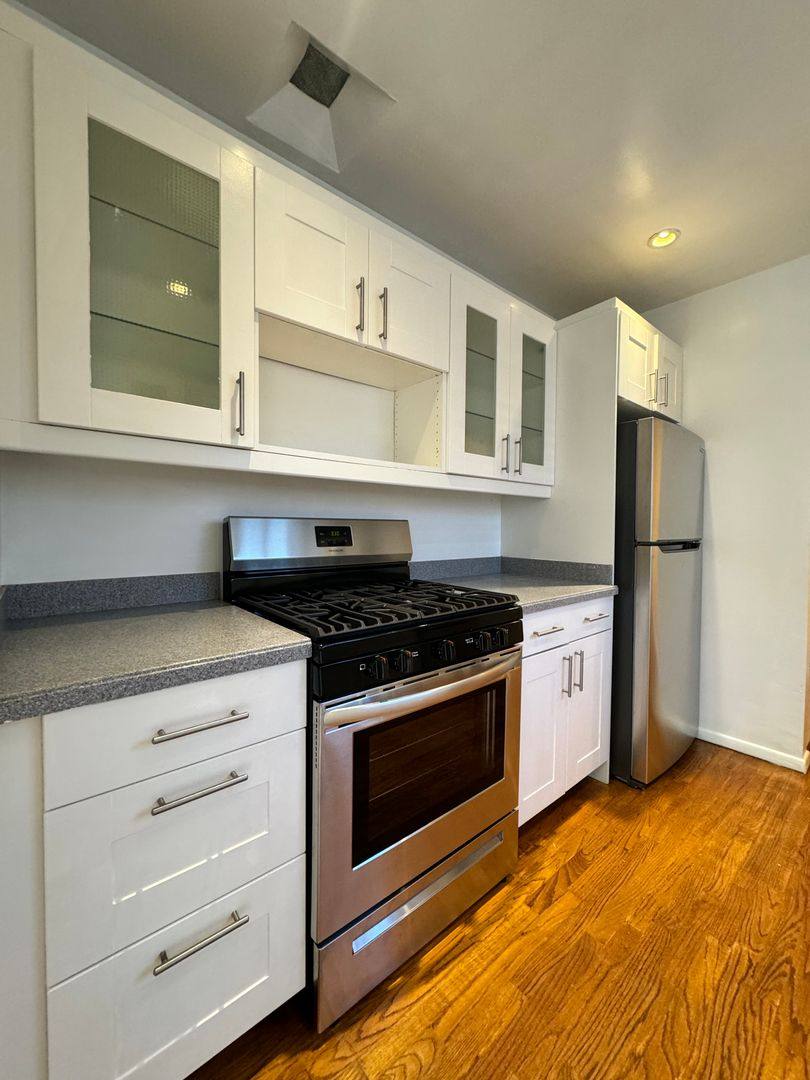Apartment for rent at 1416 S Genesee Ave, Los Angeles, CA 90019