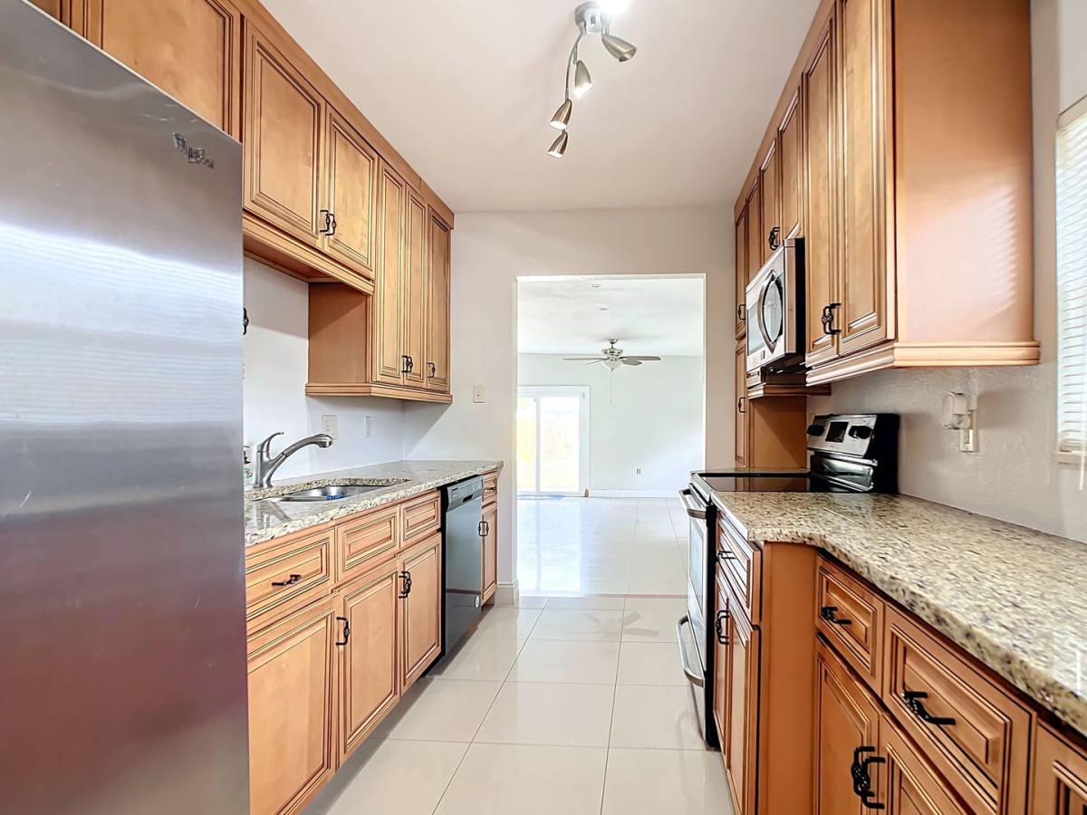 House for rent at 6823 4th Ave N, Saint Petersburg, FL 33710