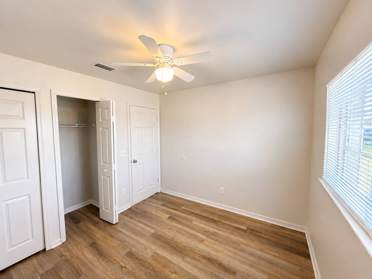 Townhouse for rent at 4401 22nd St SW, Lehigh Acres, FL 33973