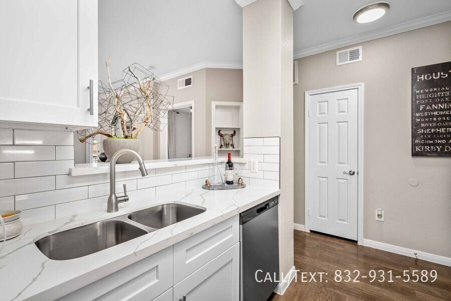 Apartment for rent at 2687 Yorktown St #GMU, Houston, TX 77056
