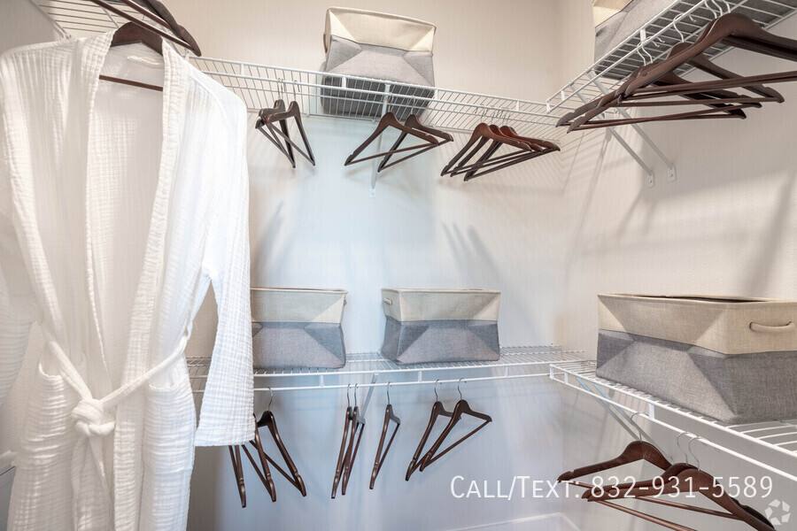 Apartment for rent at 2000 N St Charles #BE1, Houston, TX 77003