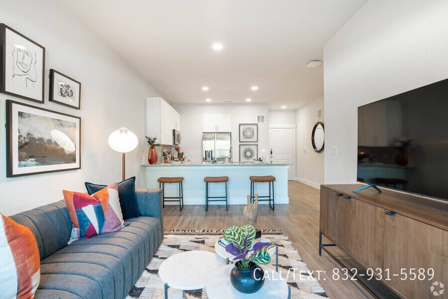 Apartment for rent at 2000 N St Charles #BE1, Houston, TX 77003