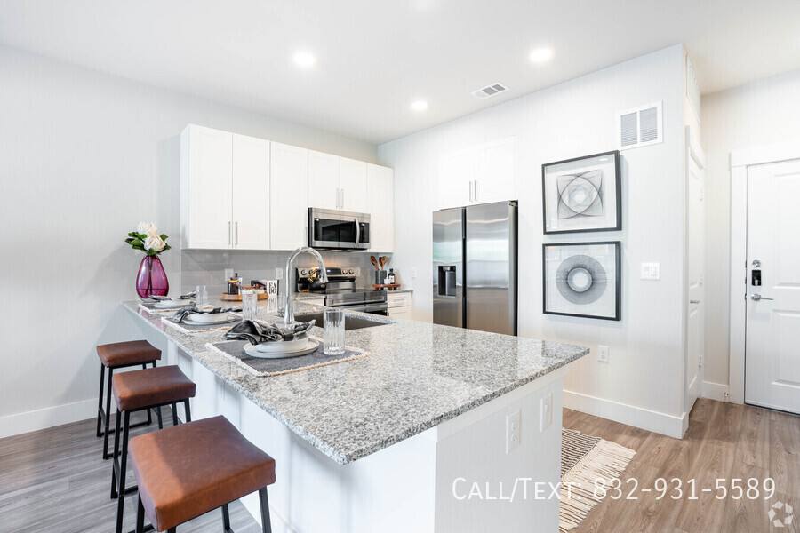 Apartment for rent at 2000 N St Charles #BE1, Houston, TX 77003