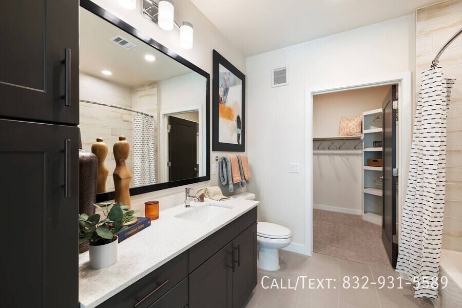 Apartment for rent at 1008 Durham Dr #AHSY2, Houston, TX 77007