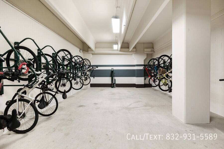 Apartment for rent at 1008 Durham Dr #AHSY2, Houston, TX 77007