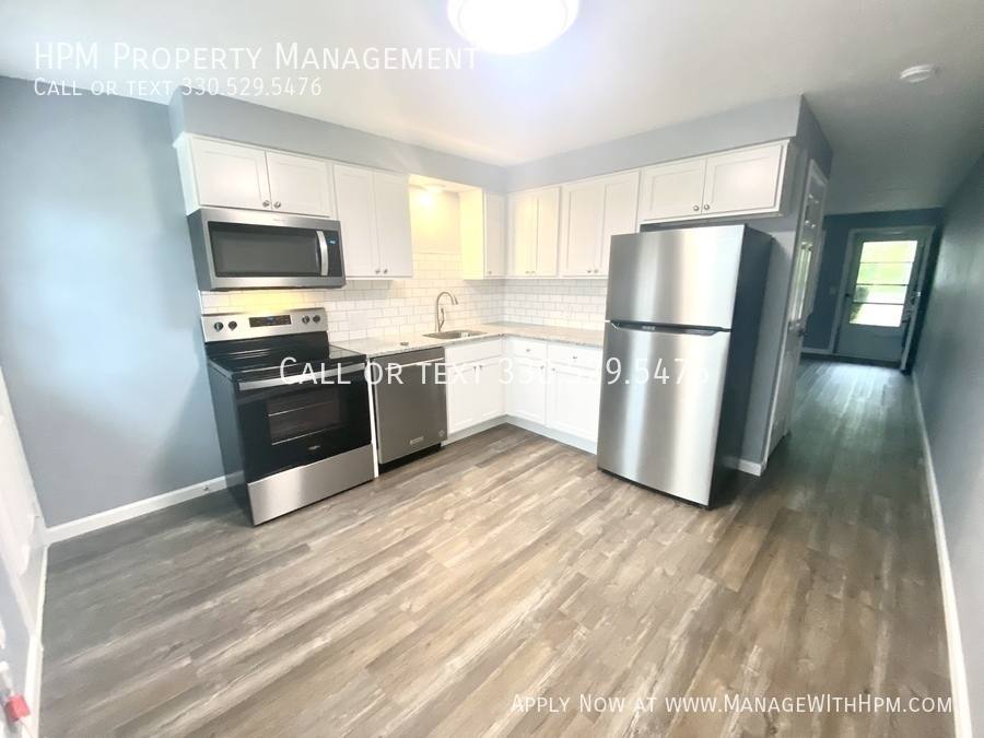Townhouse for rent at 1021 Pittsburg Ave NW, North Canton, OH 44720