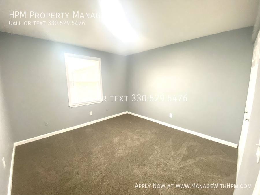 Townhouse for rent at 1021 Pittsburg Ave NW, North Canton, OH 44720