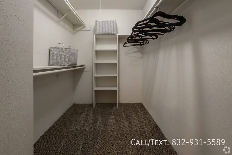 Apartment for rent at 2701 Briarpark Dr #FWT, Houston, TX 77042