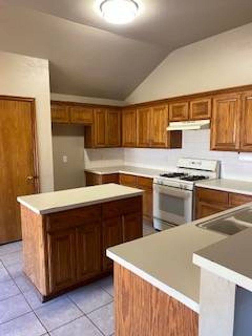 House for rent at 2021 Cedar Meadow Lane, Edmond, OK 73003