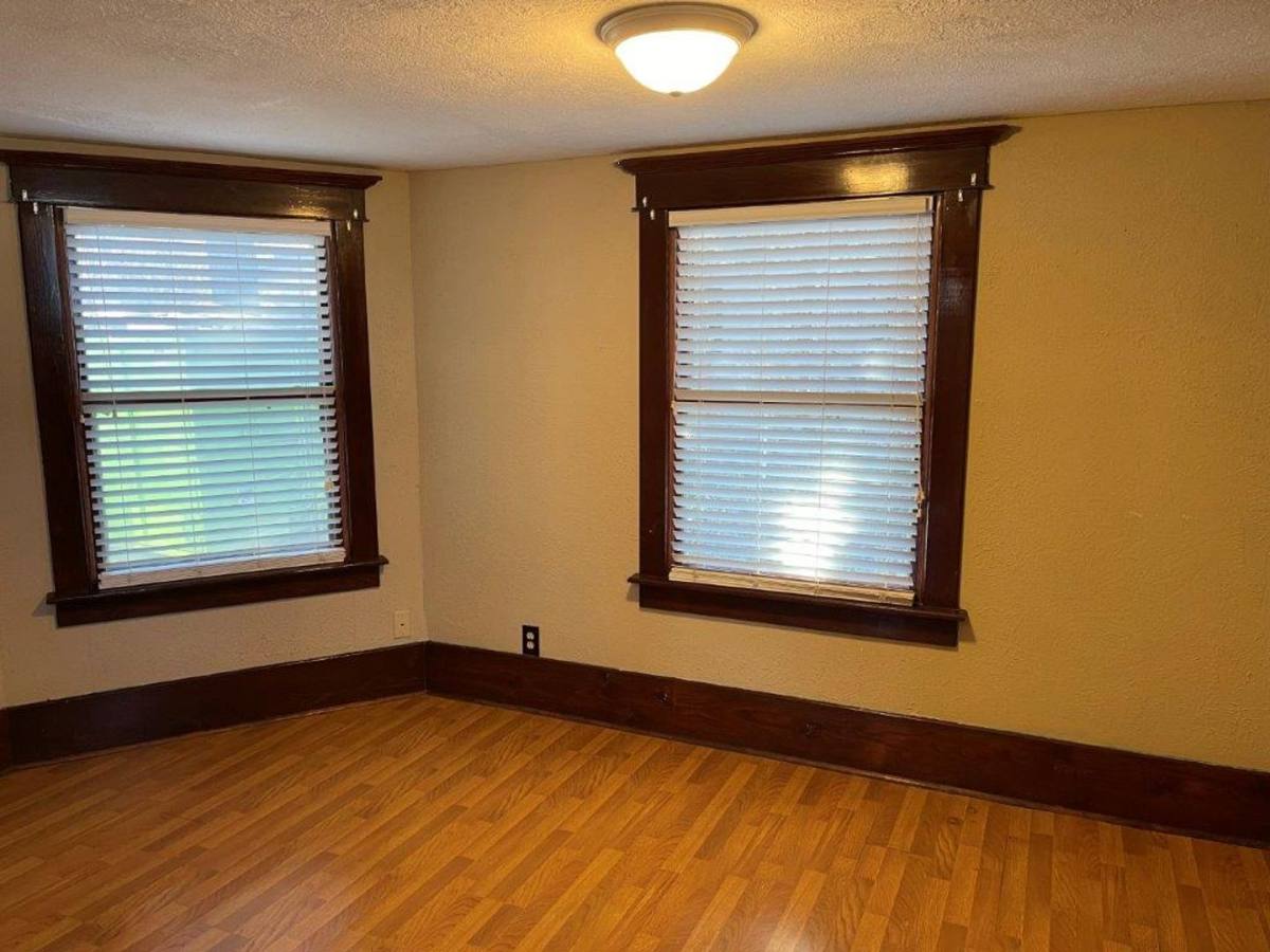 House for rent at 505 SW 3rd St, Tuttle, OK 73089