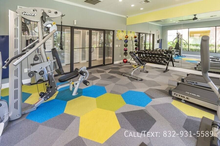 Apartment for rent at 9835 Windmill Lakes Blvd, Houston, TX 77075