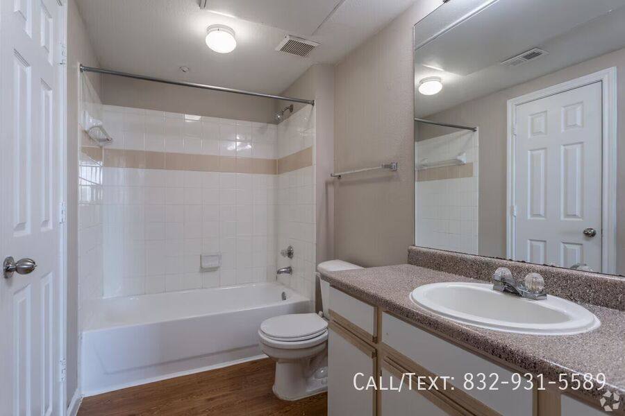 Apartment for rent at 9835 Windmill Lakes Blvd, Houston, TX 77075