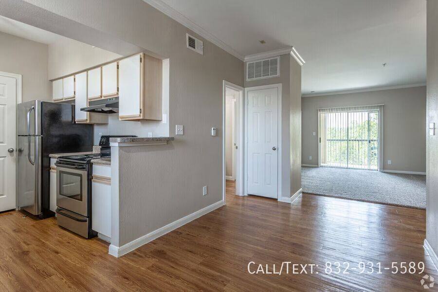 Apartment for rent at 9835 Windmill Lakes Blvd, Houston, TX 77075