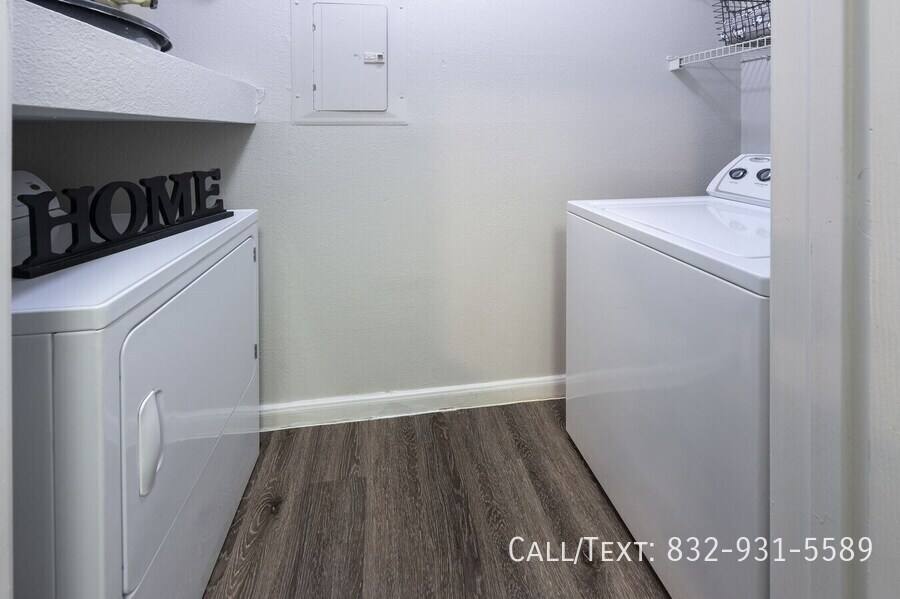 Apartment for rent at 9835 Windmill Lakes Blvd, Houston, TX 77075