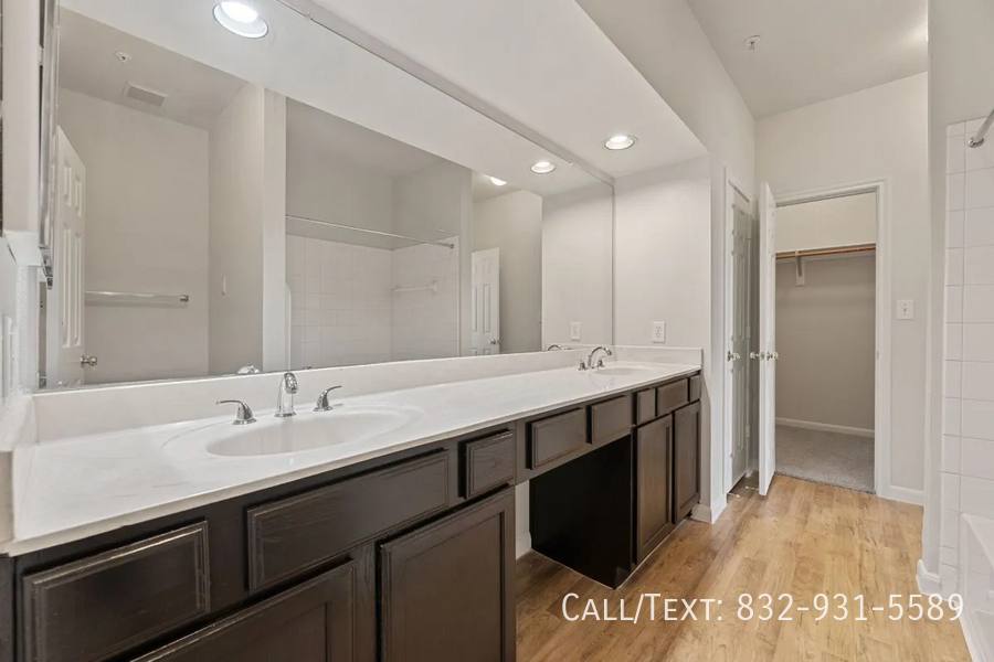 Apartment for rent at 9813 Cypresswood Dr #RXAS, Houston, TX 77070