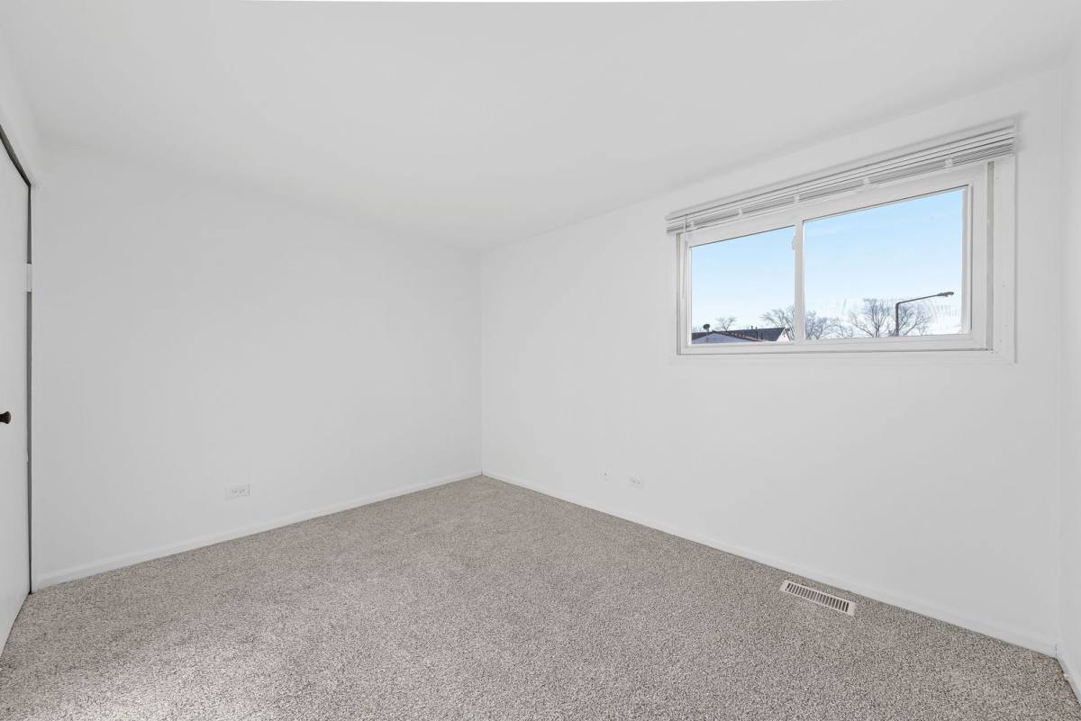 Townhouse for rent at 1960 Liberty Place, Hoffman Estates, IL 60169