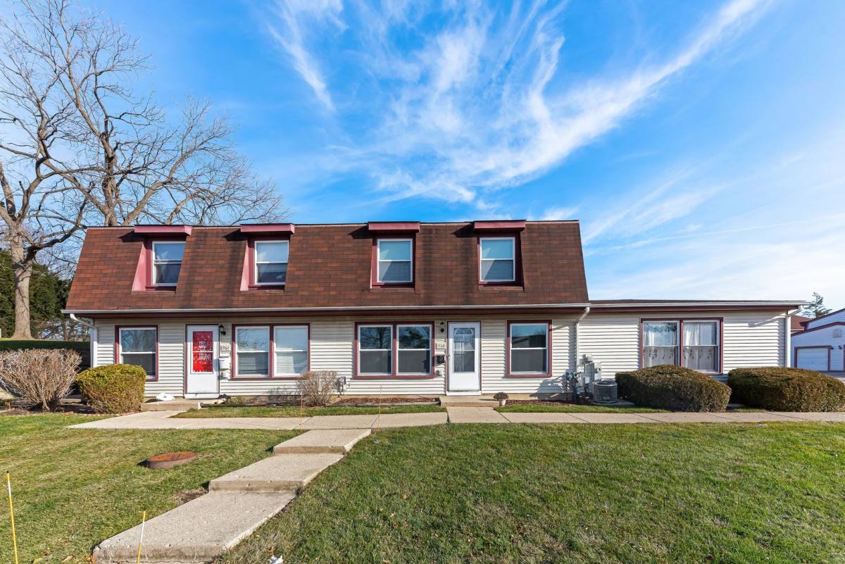 Townhouse for rent at 1960 Liberty Place, Hoffman Estates, IL 60169