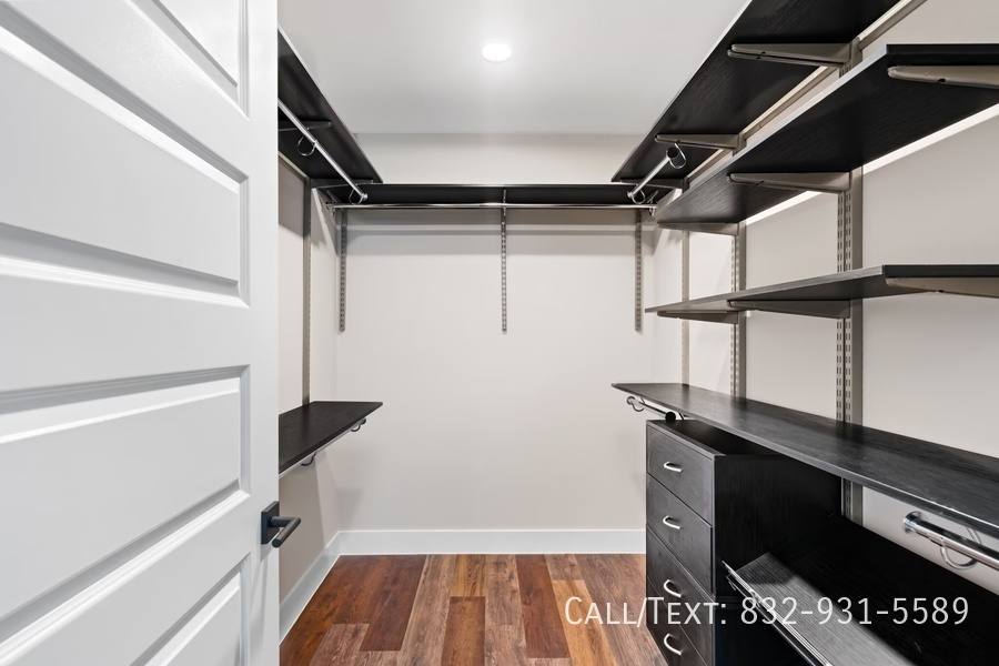 Apartment for rent at 1999 Briar Oaks Lane #CRI, Houston, TX 77027