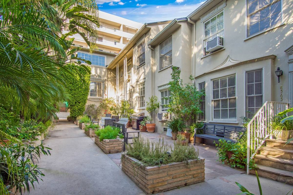 Apartment for rent at 8563-8569 Holloway Dr, West Hollywood, CA 90069