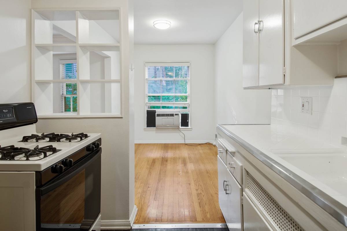 Apartment for rent at 8563-8569 Holloway Dr, West Hollywood, CA 90069