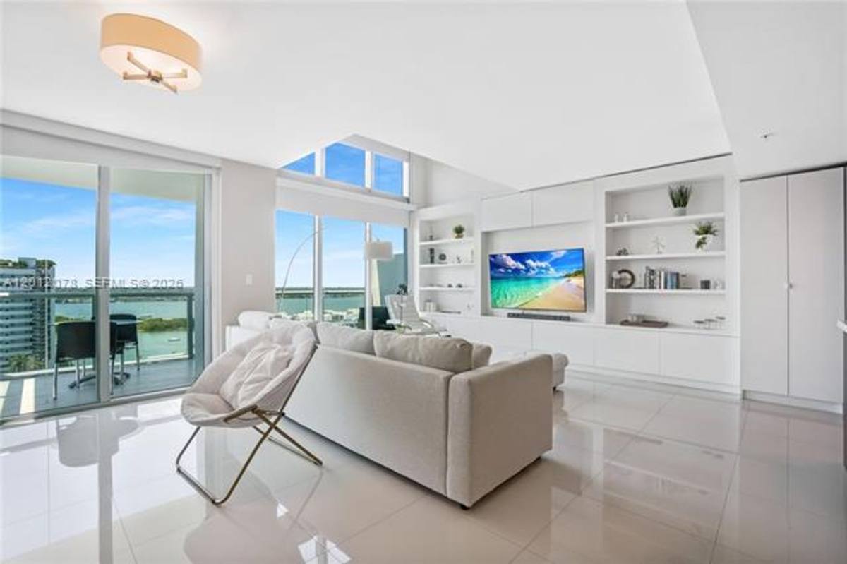 Apartment for rent at 7928 E Dr, Miami Beach, FL 33141