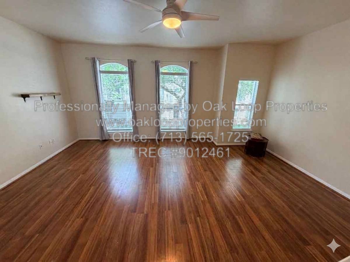 Townhouse for rent at 1253 W 17th St, Houston, TX 77008