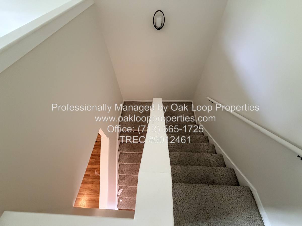 Townhouse for rent at 1253 W 17th St, Houston, TX 77008