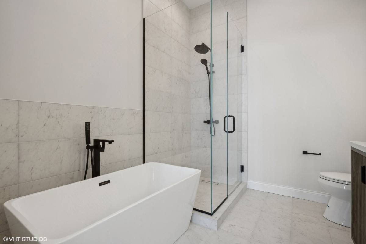 Apartment for rent at 3739 N Clifton Ave #2, Chicago, IL 60613