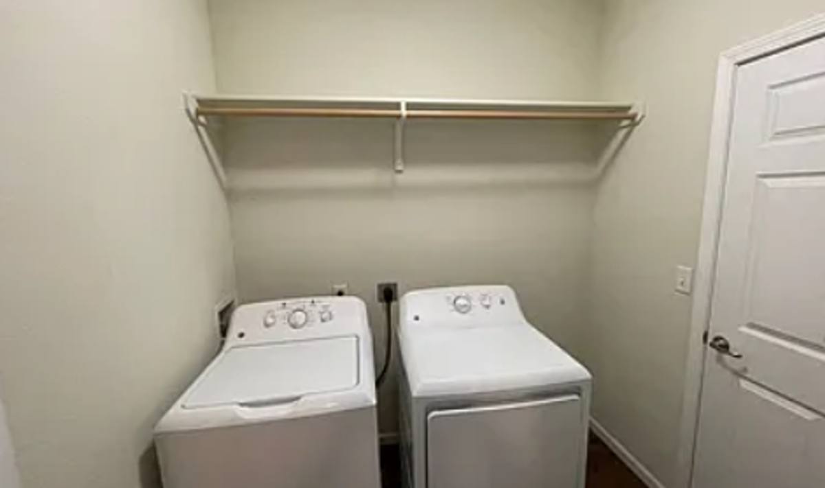 Apartment for rent at 923 Thurston St, Manhattan, KS 66502
