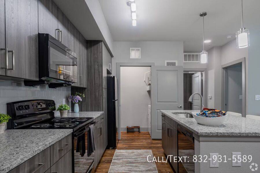 Apartment for rent at 5610 S Shaver St, Houston, TX 77034