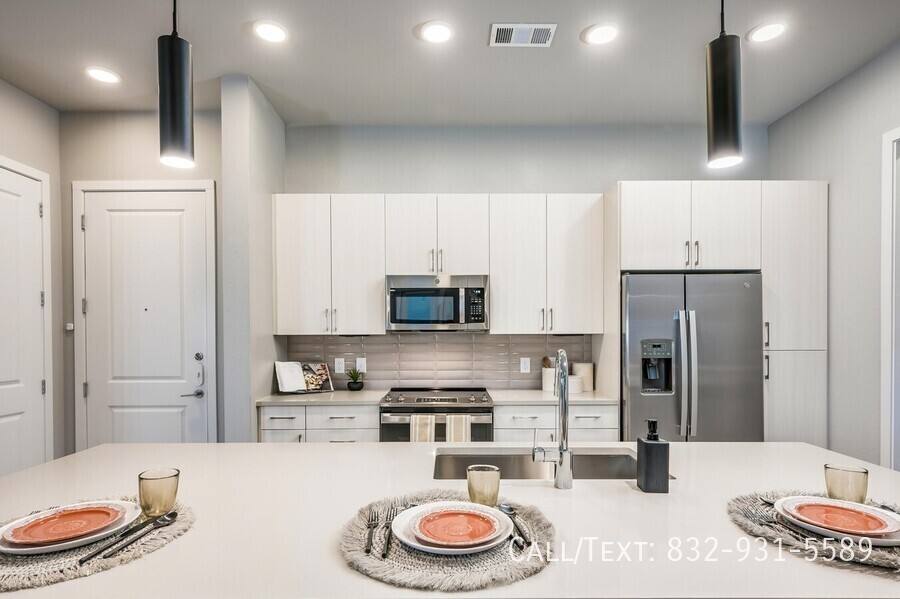 Apartment for rent at 1373 Taft St #L2, Houston, TX 77019
