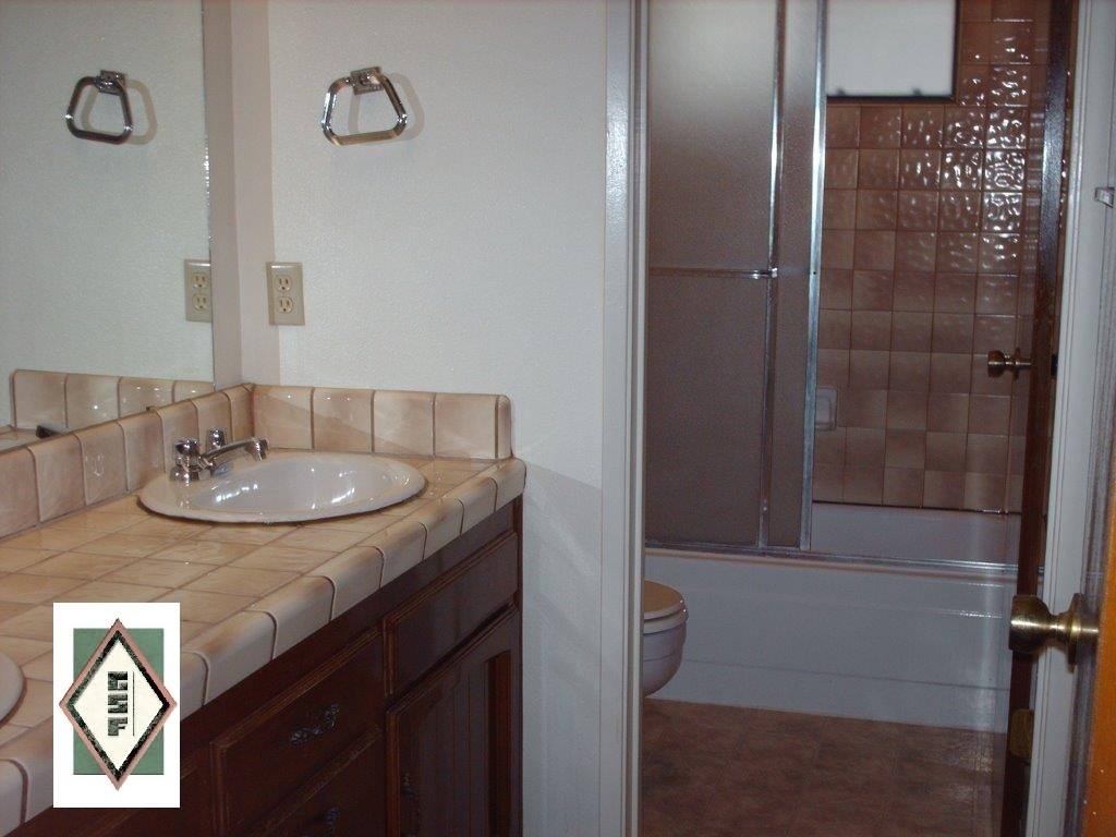 Apartment for rent at 7178 N Jackson, Fresno, CA 93720