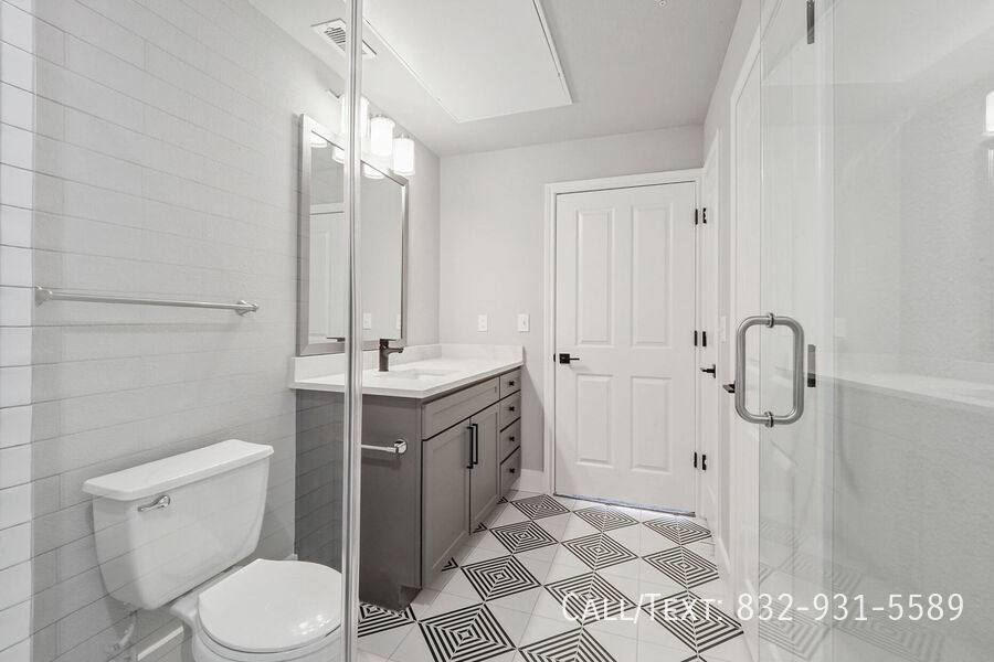 Apartment for rent at 309 Jackson Hill St #TF1, Houston, TX 77007