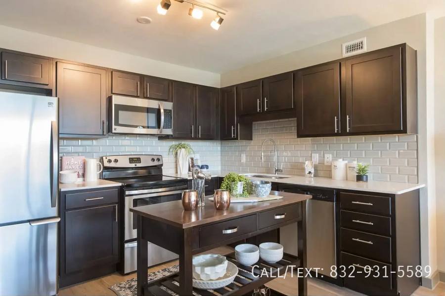 Apartment for rent at 3567 Kirby Dr, Houston, TX 77098