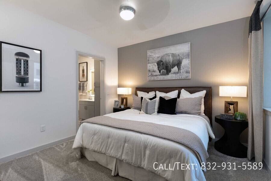 Apartment for rent at 1046 Taft St #AROS2, Houston, TX 77019