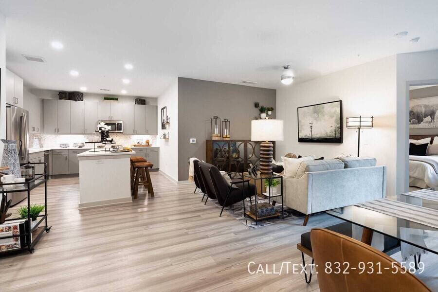 Apartment for rent at 1046 Taft St #AROS2, Houston, TX 77019