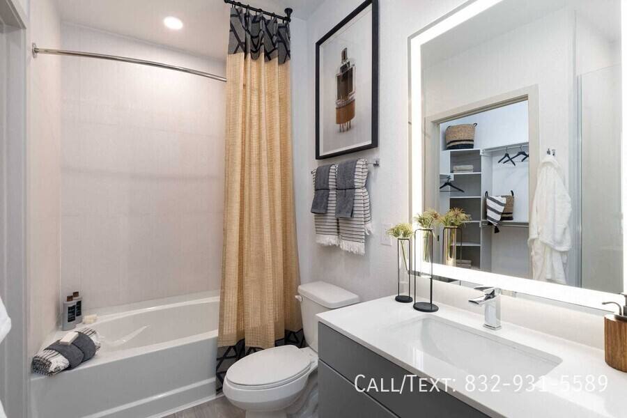 Apartment for rent at 1046 Taft St #AROS2, Houston, TX 77019
