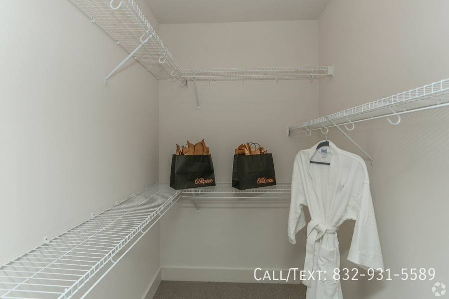Apartment for rent at 10851 Meadowglen Lane #FW1, Houston, TX 77042