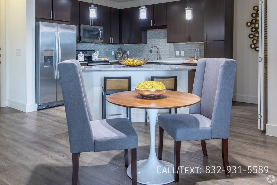 Apartment for rent at 10851 Meadowglen Lane #FW1, Houston, TX 77042