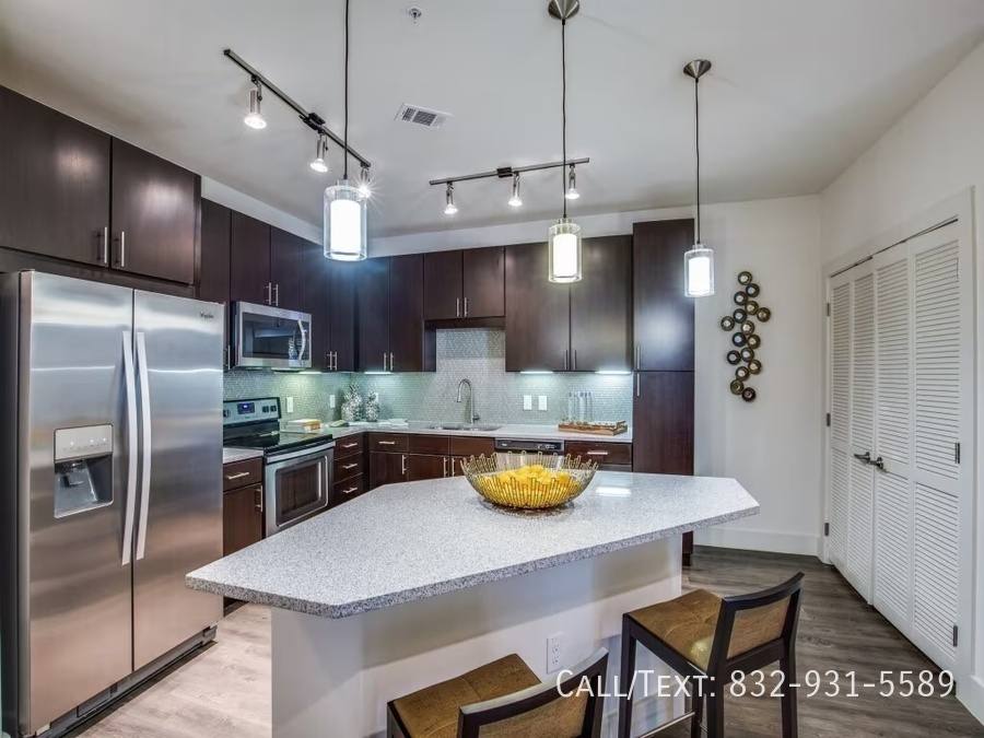 Apartment for rent at 10851 Meadowglen Lane #FW1, Houston, TX 77042
