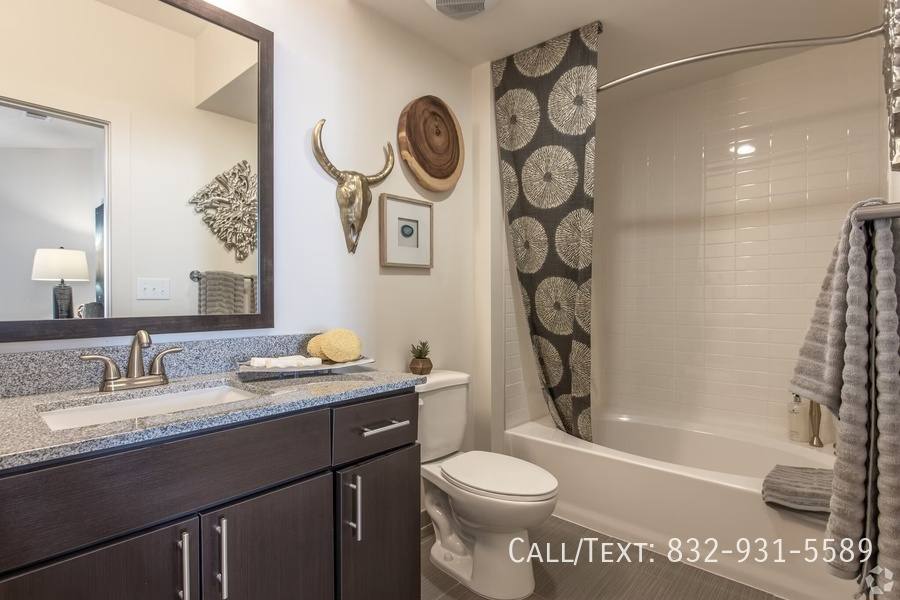 Apartment for rent at 10851 Meadowglen Lane #FW1, Houston, TX 77042
