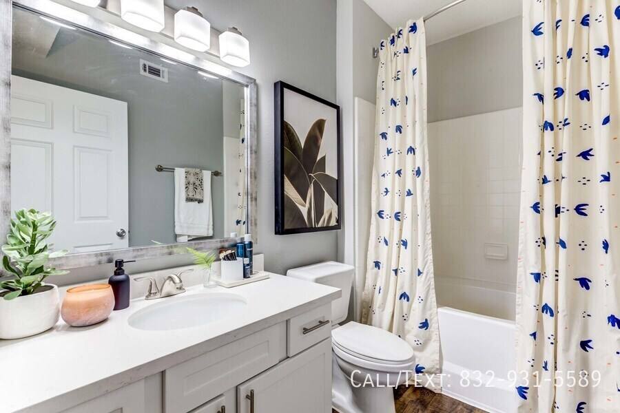 Apartment for rent at 1108 Enclave Parkway #AEE2, Houston, TX 77077