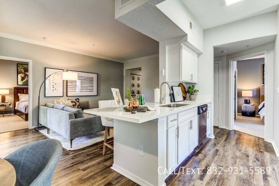 Apartment for rent at 1108 Enclave Parkway #AEE2, Houston, TX 77077