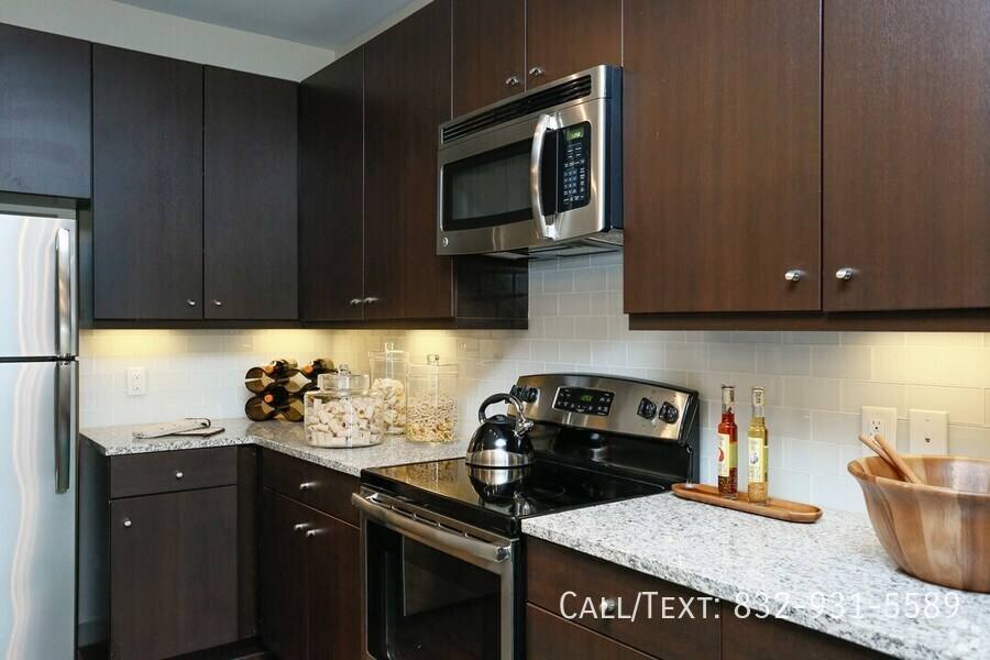 Apartment for rent at 5700 Green Tree Rd #AAT1, Houston, TX 77056