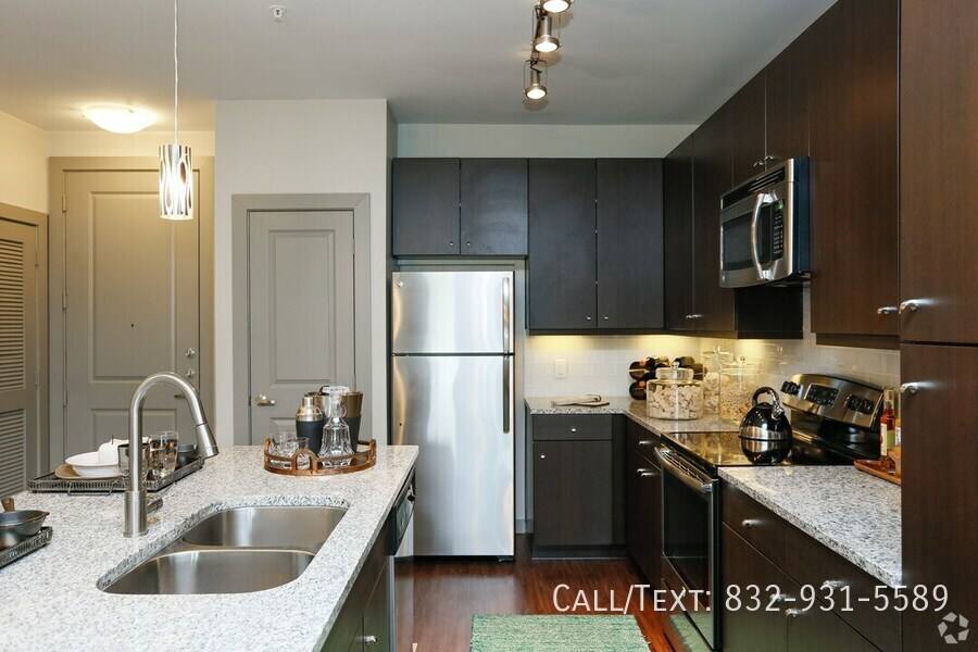 Apartment for rent at 5700 Green Tree Rd #AAT1, Houston, TX 77056