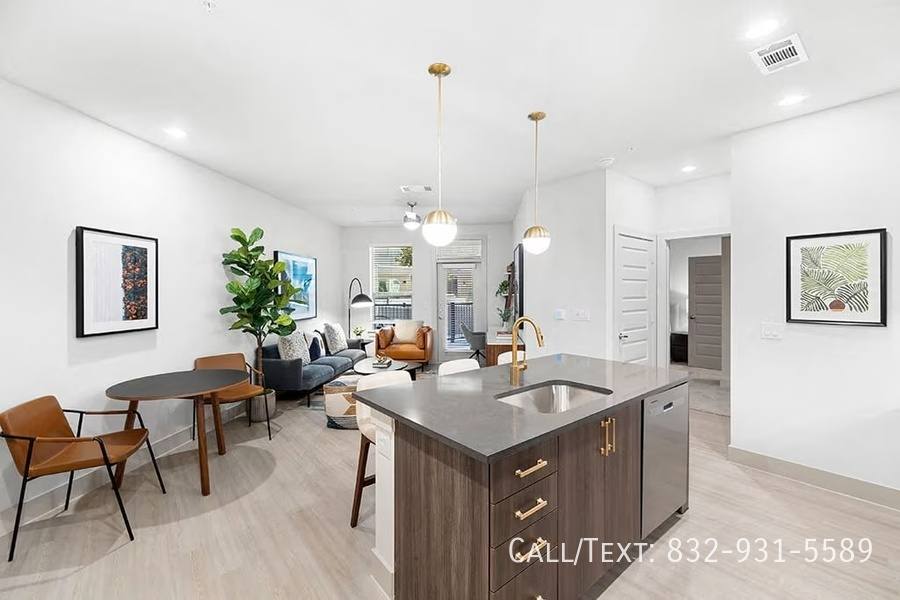 Apartment for rent at 801 Lawrence St, Houston, TX 77007