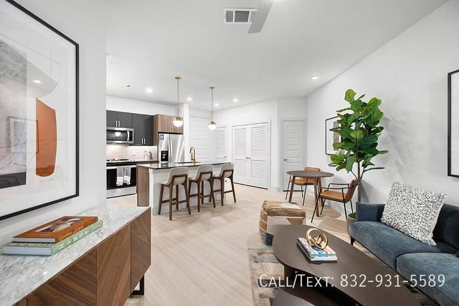 Apartment for rent at 801 Lawrence St, Houston, TX 77007