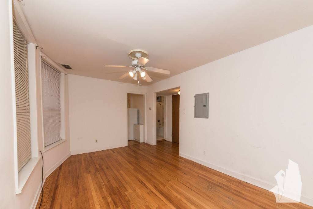 Apartment for rent at 1507 W Barry Ave #2, Chicago, IL 60660