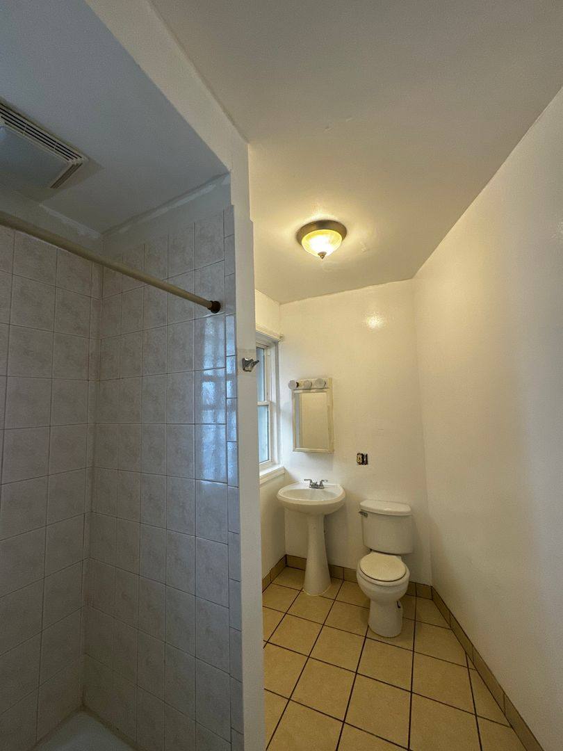 Apartment for rent at 5000 N Sawyer Ave, Chicago, IL 60625